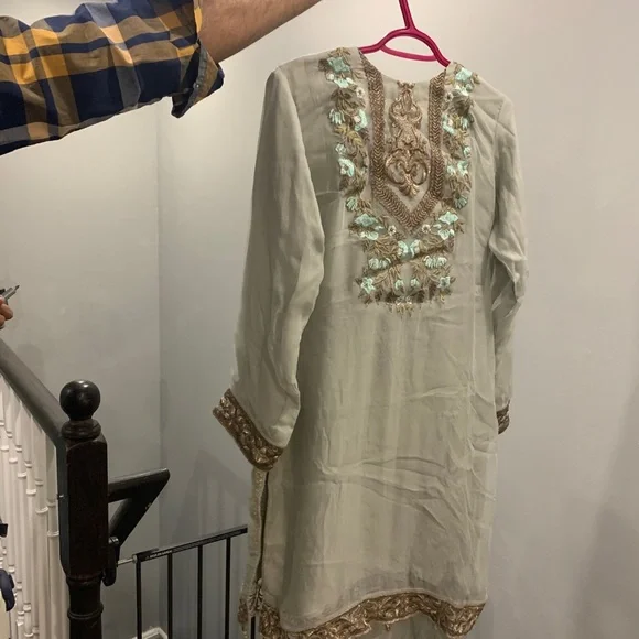 Indian Suit - Picture 2 of 6